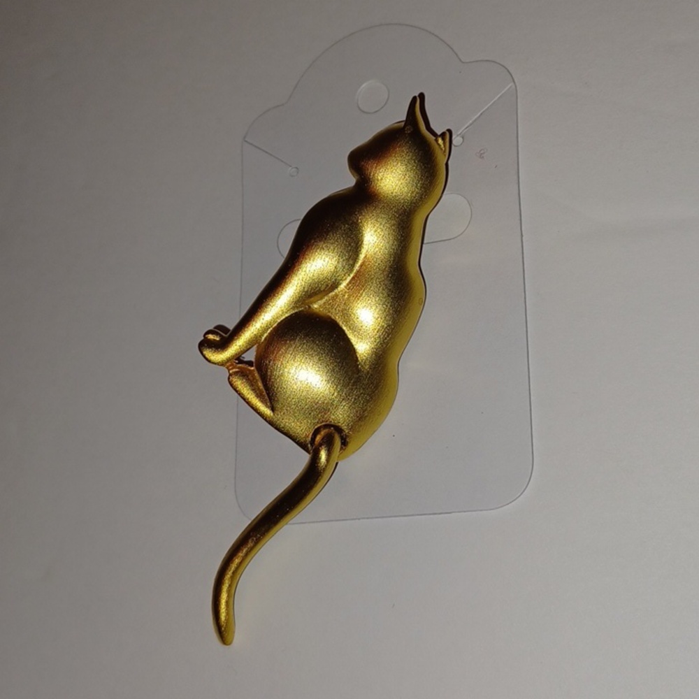 Gold Tone Cat Pin With Movable Tail